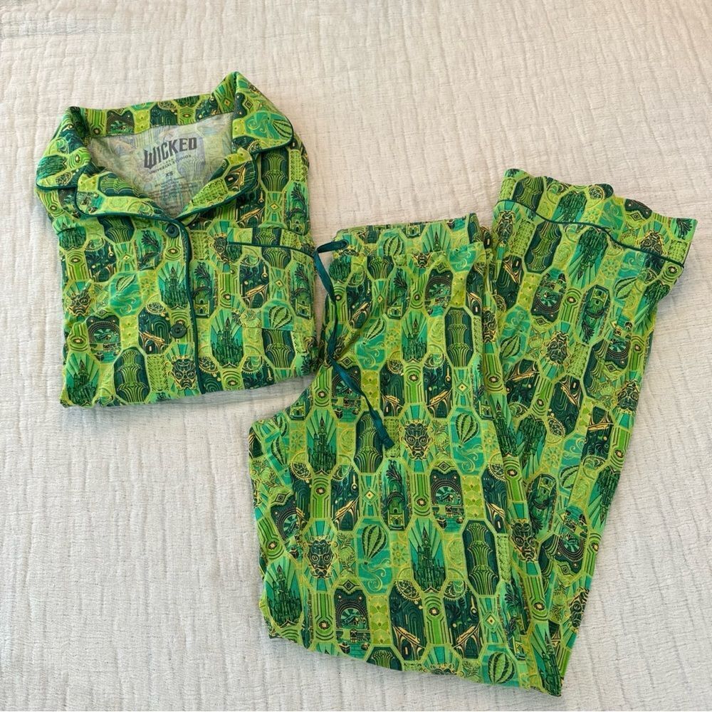 Universal Studios Wicked Emerald City Green Pajama Set Size XS